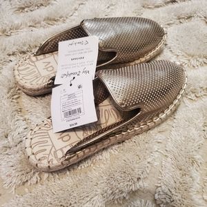 DV  by Target Gold Mules 7.5